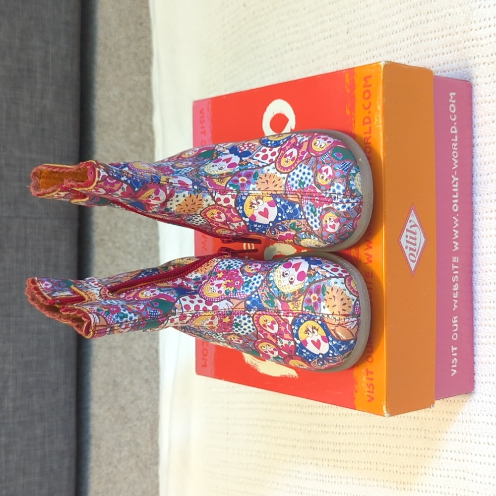 Oilily boots gently used beautiful vibrant Russian Doll sketches w/box Sz 9C